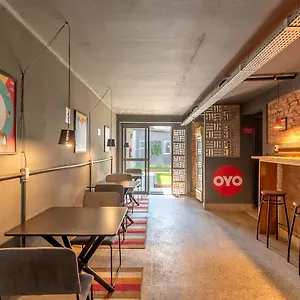 Hotel Oyo Massimo Brooklin,